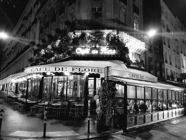 Le café de Flore à Paris, un des cafés favoris de Juan notre fondateur
