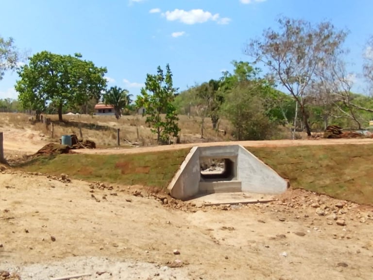Drenagem, Valas e Controle de Erosão Implantação de bueiros, canaletas