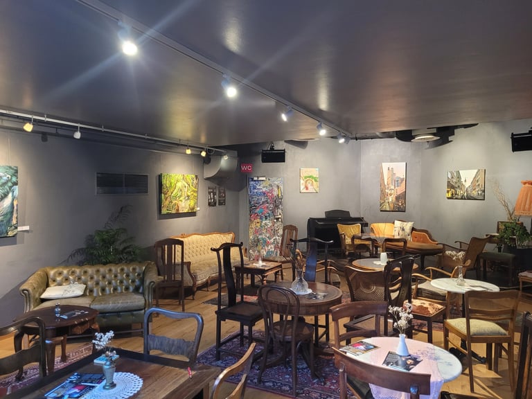 Internationales Theater Frankfurt Ausstellung "Der Geschichtenerzähler" Álvaro Fernández Sáez