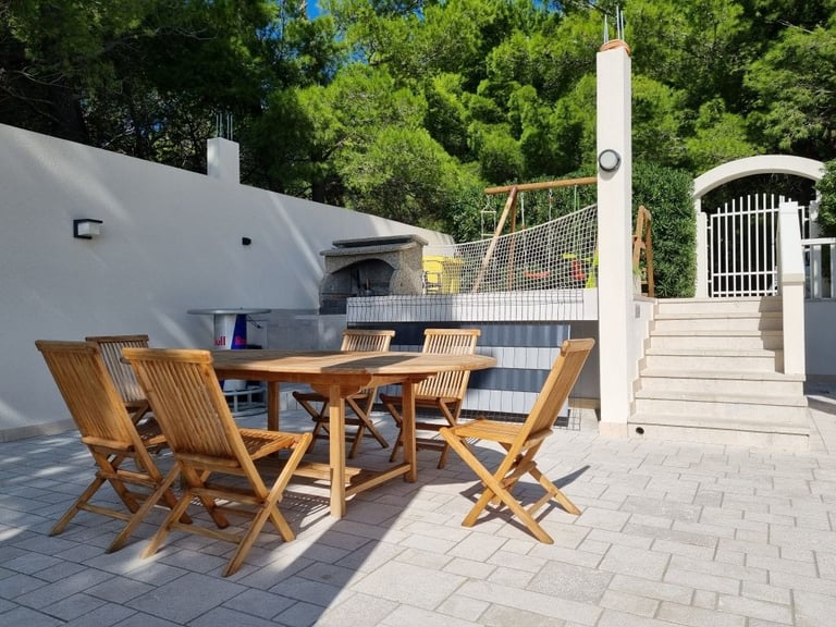 Central courtyard dining table with garden grill, Easy Living Holiday Home, Lokva Rogoznica