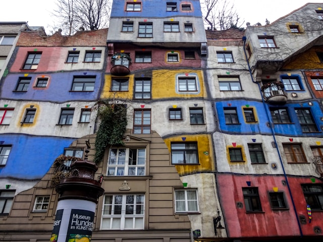 Arquitectura expresionista y naturaleza unidas en la Hundertwasserhaus, uno de los rincones más foto