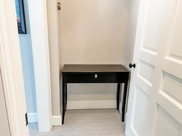 Custom designed table created to fit in a very tight space in a Pearce Woodworks Detroit client home