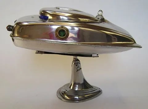 Assemblage spaceship sculpture named Hudson by artist Tal Avitzur, image 2.