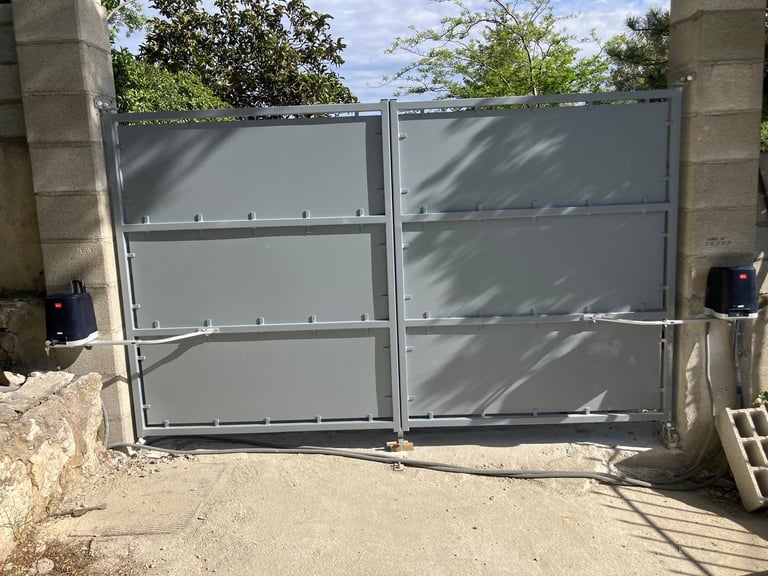 Portail acier tole plane sur mesure