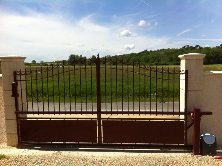 Portail coulissant sur mesure acier