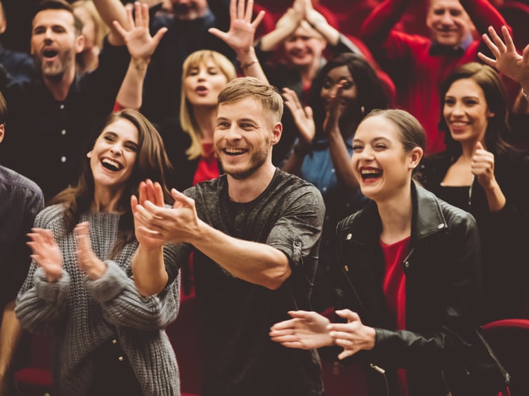 spectateurs qui applaudissent