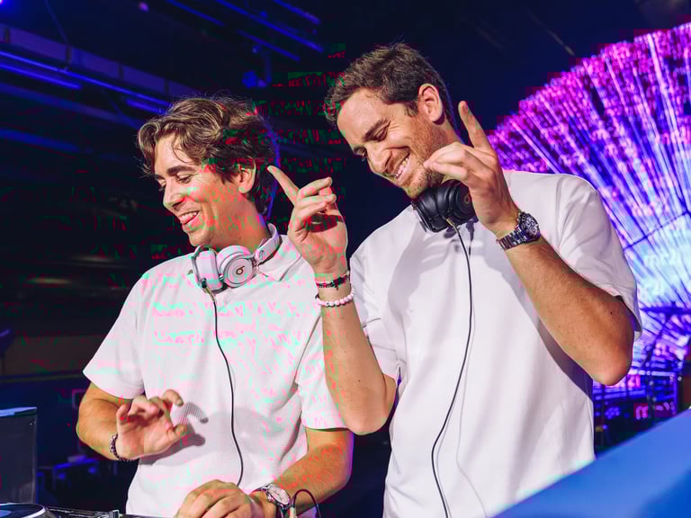 Thibault & Arnaud DJ et percussion – musique commerciale pour événements haut de gamme