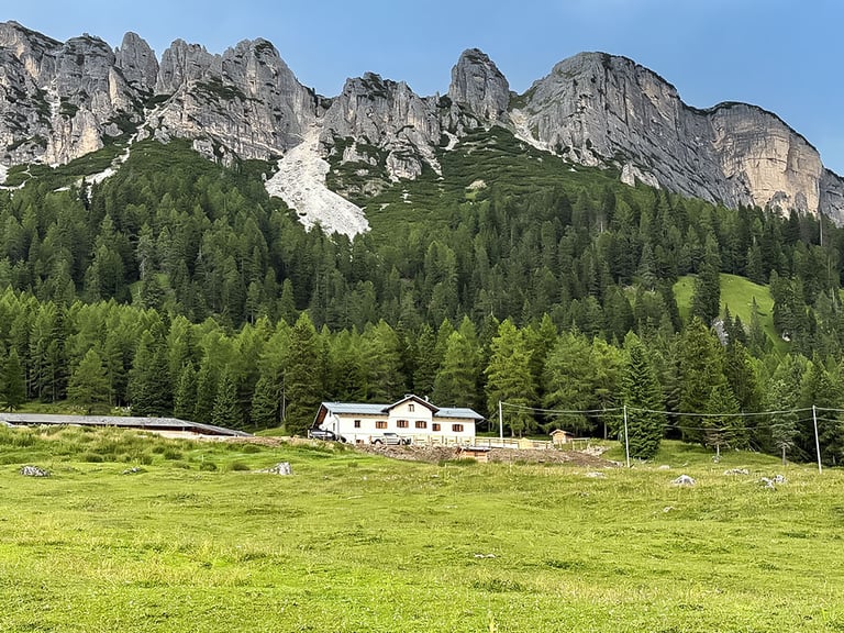 Malga Misurina – Perfetta per famiglie: facile da raggiungere e parcheggio comodo
