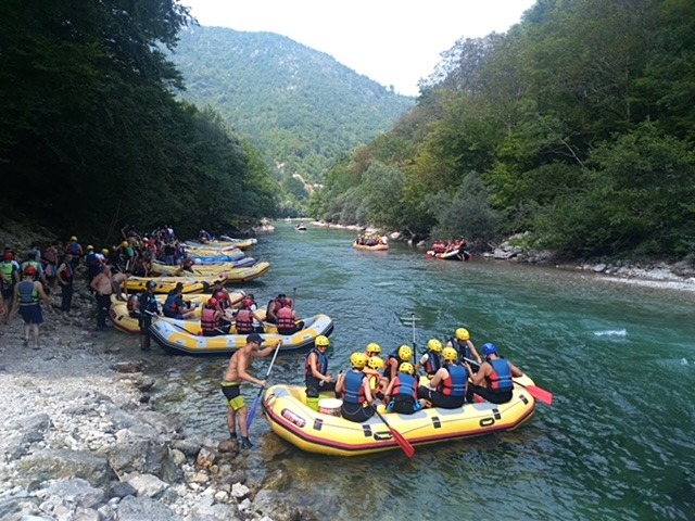 Rafting on the Neretva River with guests preparing to go rafting
