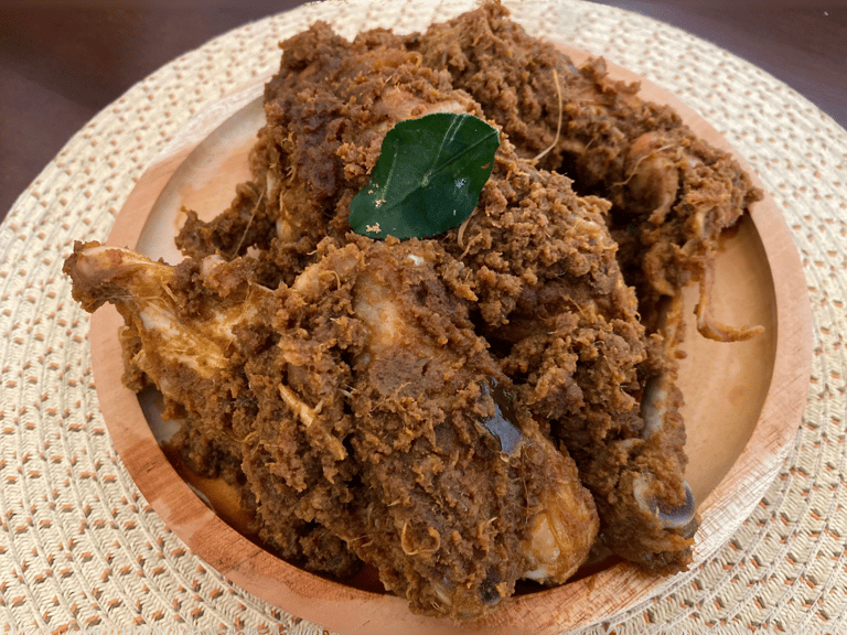 a plate of fried fried chicken with a leafy green leaf