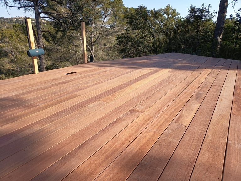 Terrasse en bois de cumaro, IPE pour profiter d'un extérieur eco-friendly