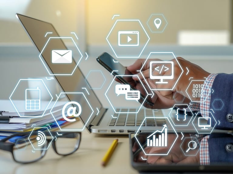 CRM, service client, gestion d'email, assistance virtuelle, localisation