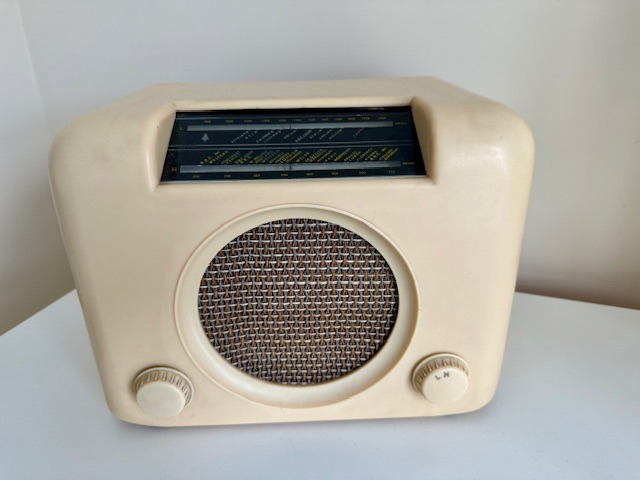 White Bakelite Bush Radio