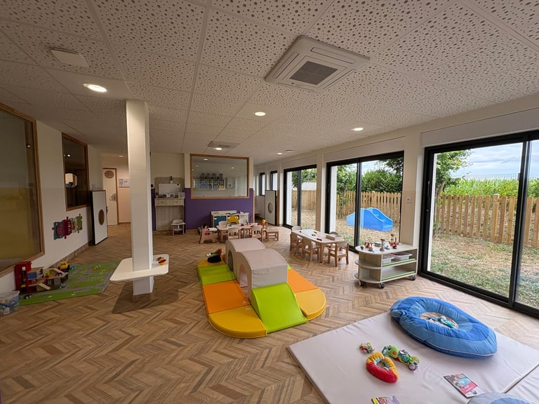 Salle d'éveil et jeux de la crèche - Le Village Enfantin
