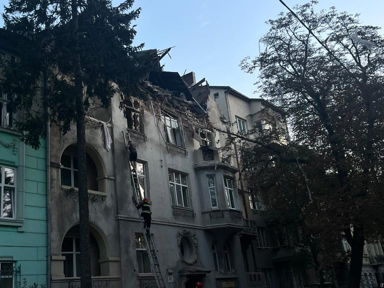 Lviv building hit by russian bomb