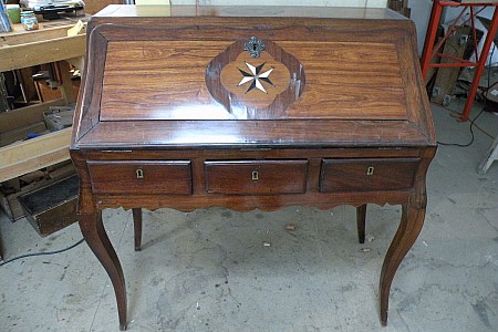 Table à écrire ancienne avant restauration