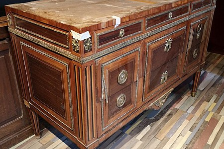 Commode ancienne en marqueterie avant restauration