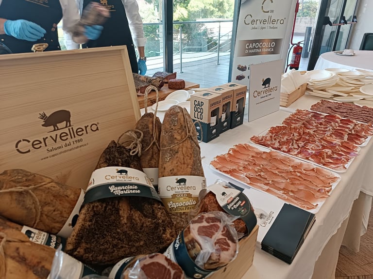 Banco degustazione con Capocollo di Martina Franca Cervellera