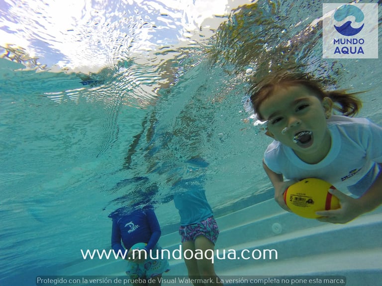 escuela especializada de natación para niños y bebes