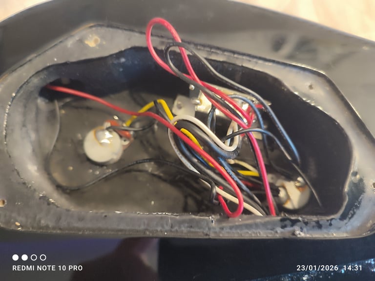 Réparation, amélioration, modification de l'electronique de guitare ou basse