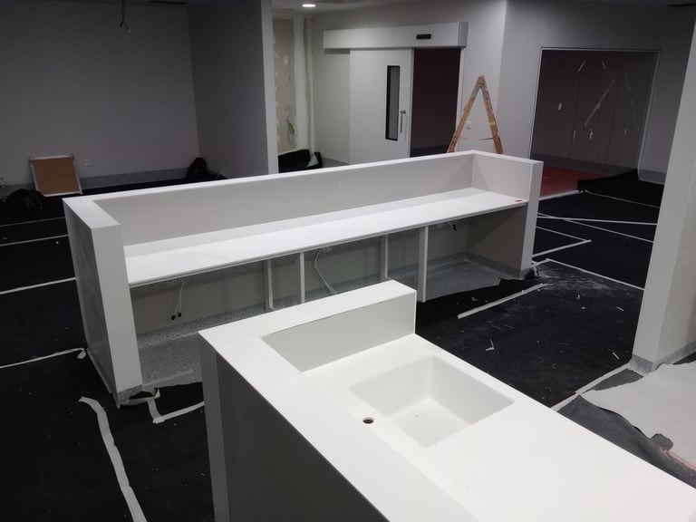 Ok solid surface zona REA de unidad de reanimación y cuidados de adultos Hospital Viladecans