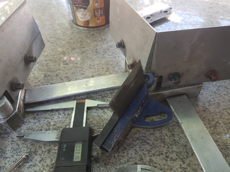 Troqueles corte: Reparación técnica de troqueles corte Sobre industrial con soldadura de precisión.