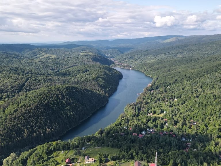 Lacul Gozna din localitatea Văliug