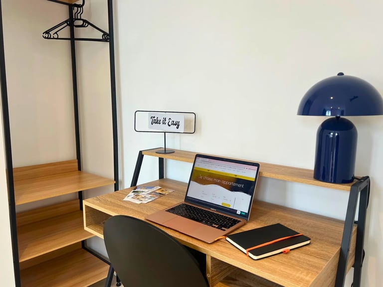 Coin bureau avec espace de travail, logement professionnel à Dunkerque