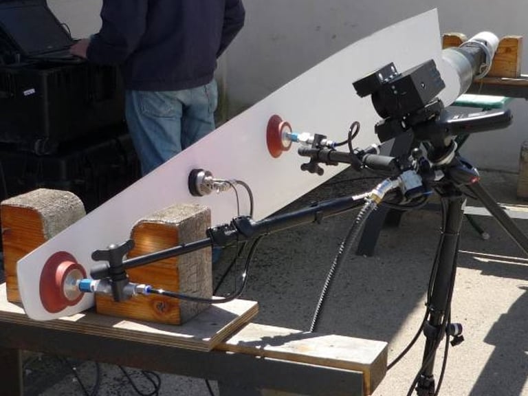 Piezo shaker on a boat rudder for laser shearography