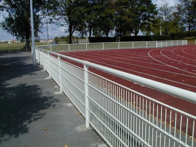 main courante habillée de stade