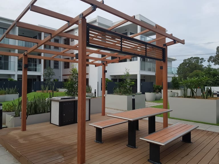 Wood grained aluminium pergola over a composite deck