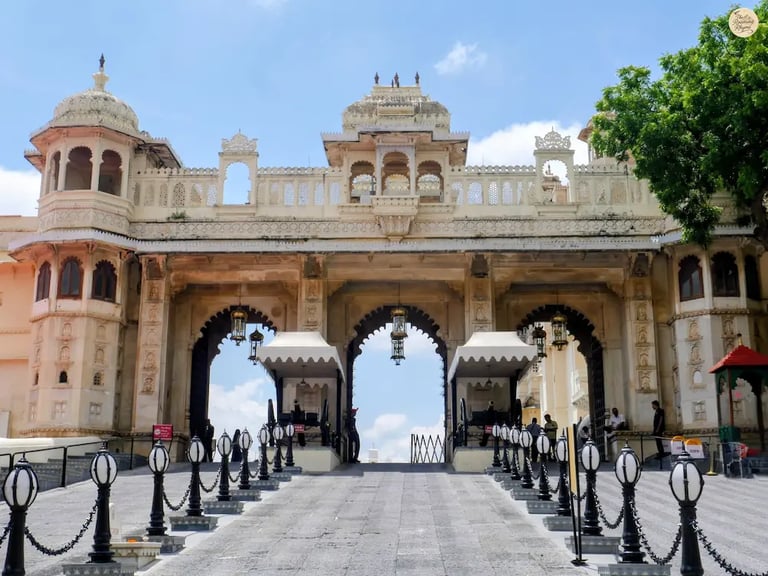 Tripolia entrance gate of Udaipur City Palace with three arched doorways and traditional Mewar architecture.