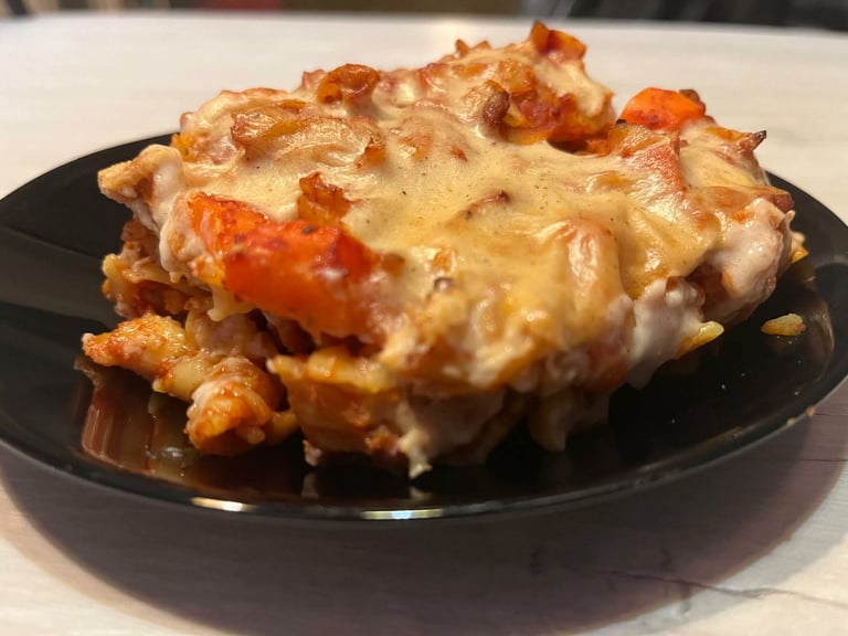 Foto van een glutenvrije en lactosevrije pastitsio