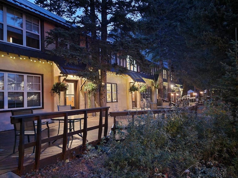 Crandell Mountain Lodge, Waterton Park