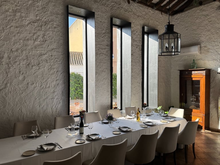 mesa-comedor-grande-gastronomia-la-sagra.jpg