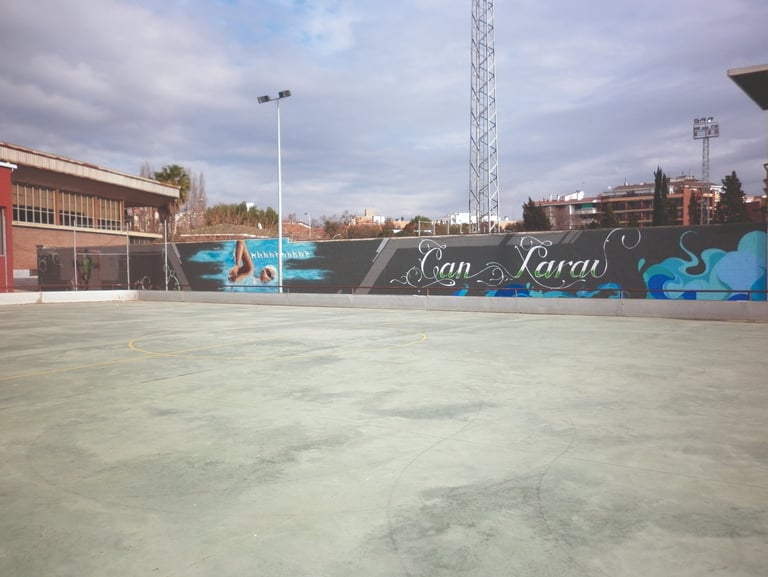 Pintura decorativa en instalaciones deportivas graffiti mural arte urbano