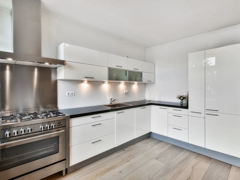 Pose parquet et travaux de peinture d'une maison au 77