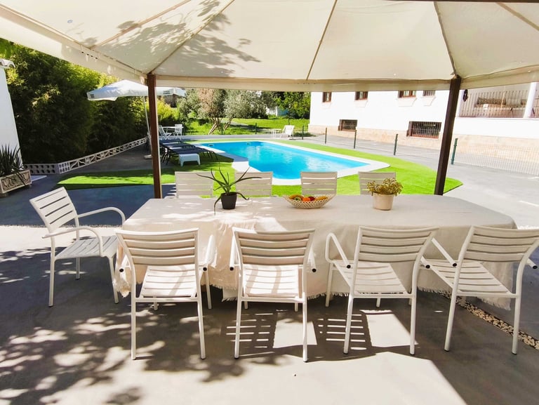 Cenador en piscina