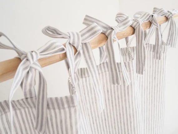 Tête de rideau à nœuds