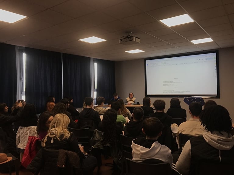 Day at the high school La Fontaine des Eaux in Dinan and intervention of the JER