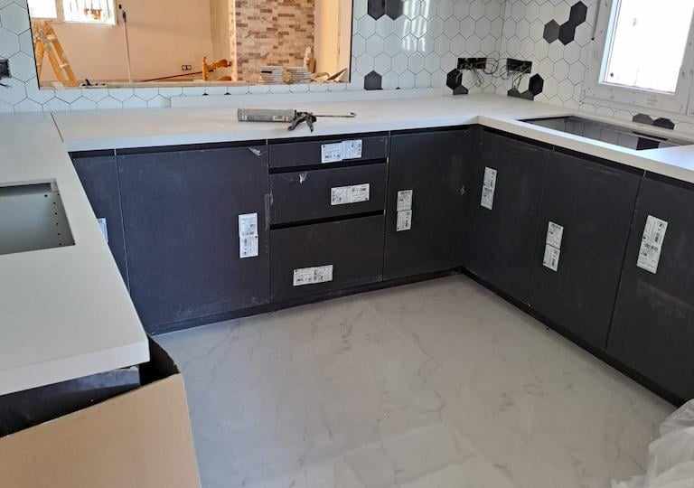 Kuche fertig montiert in La Marina Haus von Markus