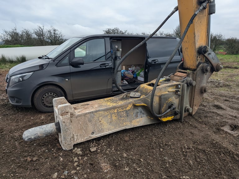 ROCK BREAKER SERVICING