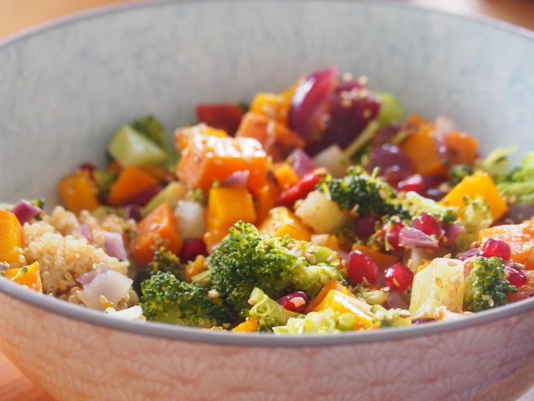 Exemple de plats : quinoa et légumes de saison, bio, local cuits au vitaliseur à la vapeur