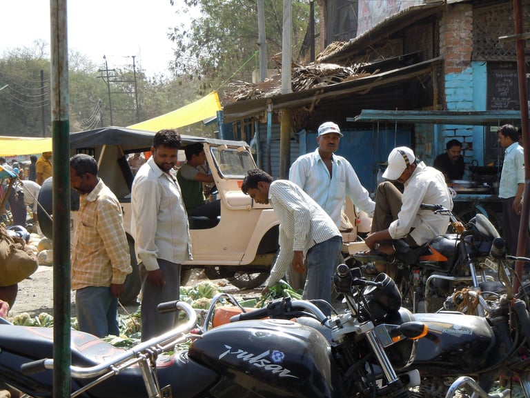 Local men at a busy Maharashtra street market with NXG DELIGHT CAULIFLOWER FOR SELLING