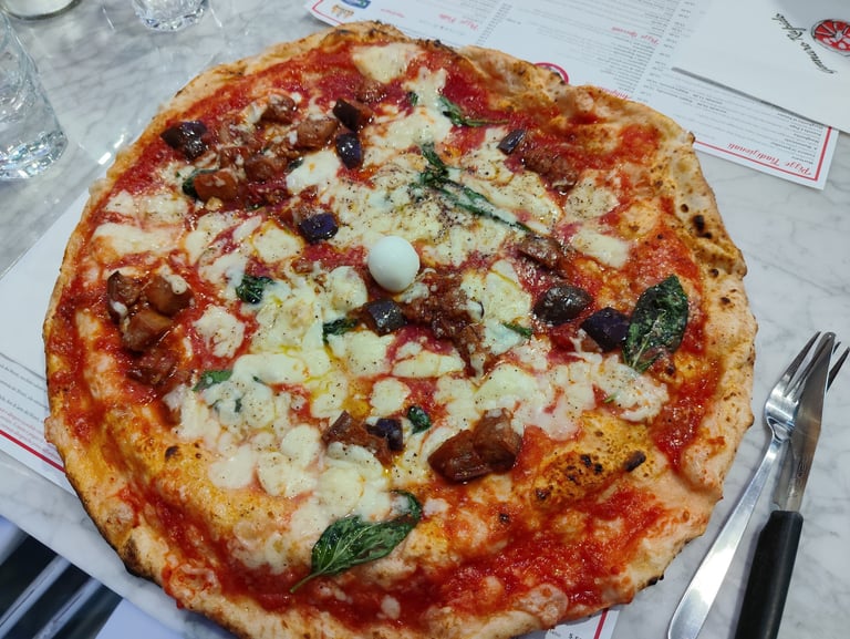 La celebre pizza a Ruota di Carro proposta da Gennaro Rapido.