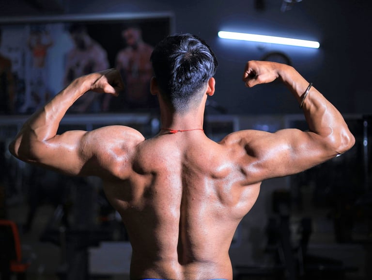 Homem fitness e musculoso 