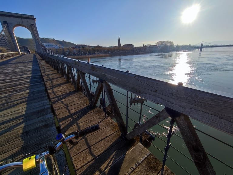 Photo du Rhône prise depuis la passerelle M. Seguin à Tournon sur Rhône