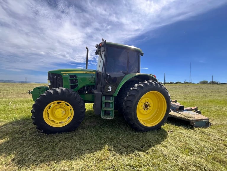 Tipo: Trator | Marca: John Deere | Modelo: 6115J | Ano: 2021