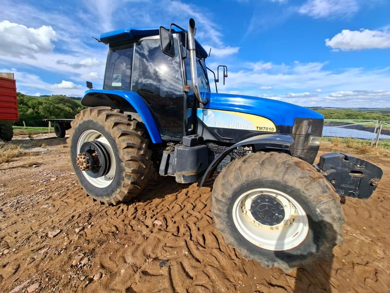 Tipo: Trator | Marca: New Holland Modelo: 7010 | Ano: 2012