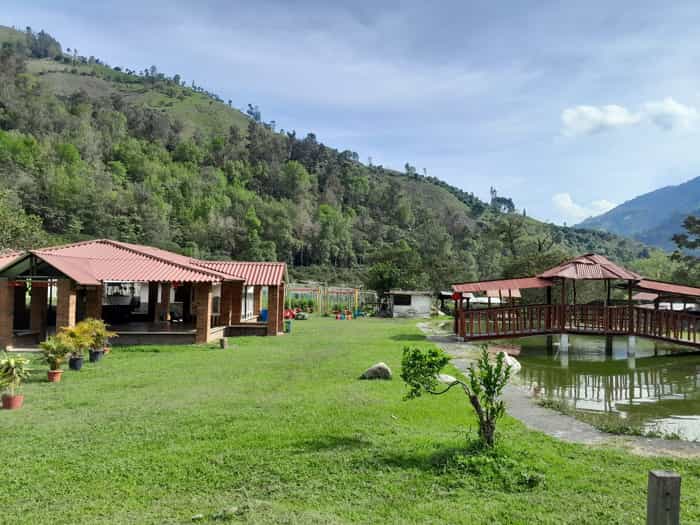 finca  y restaurante con lagos para pesca deportiva ubicado en Cajamarca Colombia